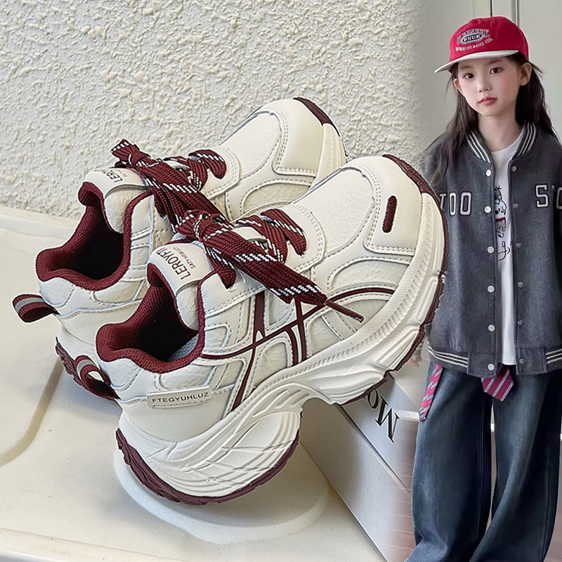 Zapatos de papá para niños con suela suave zapatos deportivos para niños 2026 primavera nuevos zapatos casuales para niñas tendencia de zapatos de carrera para niños grandes