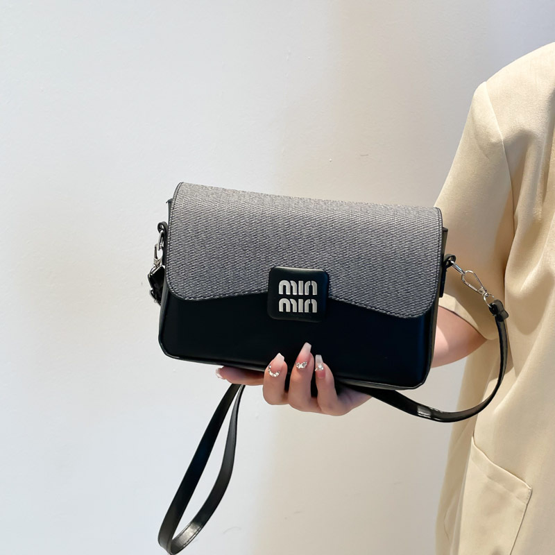 Bolso de mujer de viaje 2025, nuevo estilo coreano de moda de verano, sensación de alta calidad simple, bolso de hombro único, bolso pequeño