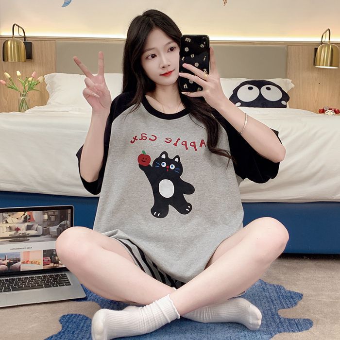 Venta al por mayor transfronteriza verano nuevo estilo cuello redondo pijamas estampados de dibujos animados pantalones cortos de manga corta para mujer