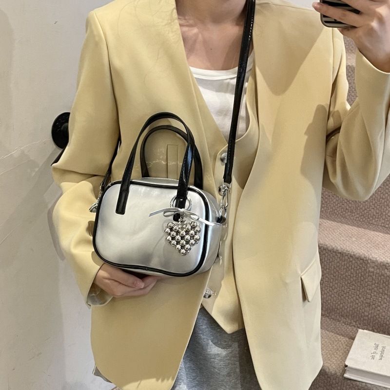 Bolsos populares de este año 2025 primavera nuevo bolso femenino con cuentas de amor bolso de hombro pequeño bolso de mensajero de color de contraste fresco