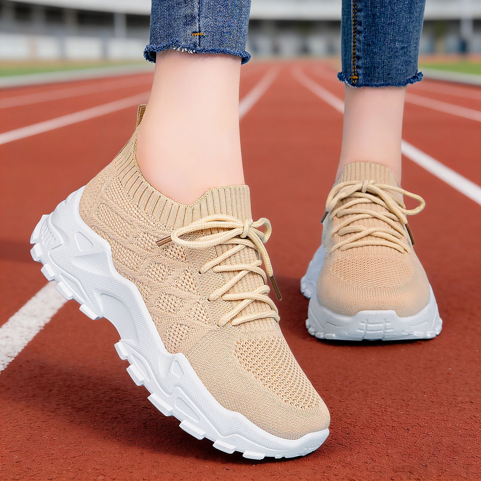 Zapatos de mujer zapatos de primavera de tamaño grande zapatos casuales de tela de vuelo con suela suave aumentando la altura de los zapatos de papá zapatos de deporte transpirables no olor zapatos individuales