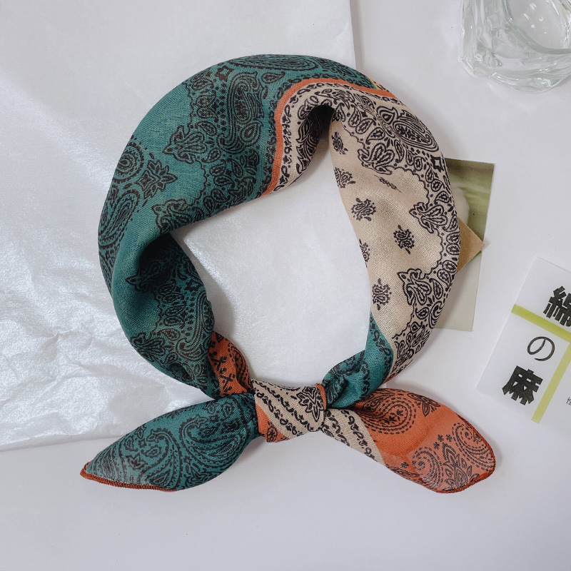 Pañuelo pequeño cuadrado de algodón y lino con estampado de flor de cachemira, estilo nuevo otoño-invierno 2026, pañuelo de cuello pequeño transpirable y cálido para mujer, estilo artístico.