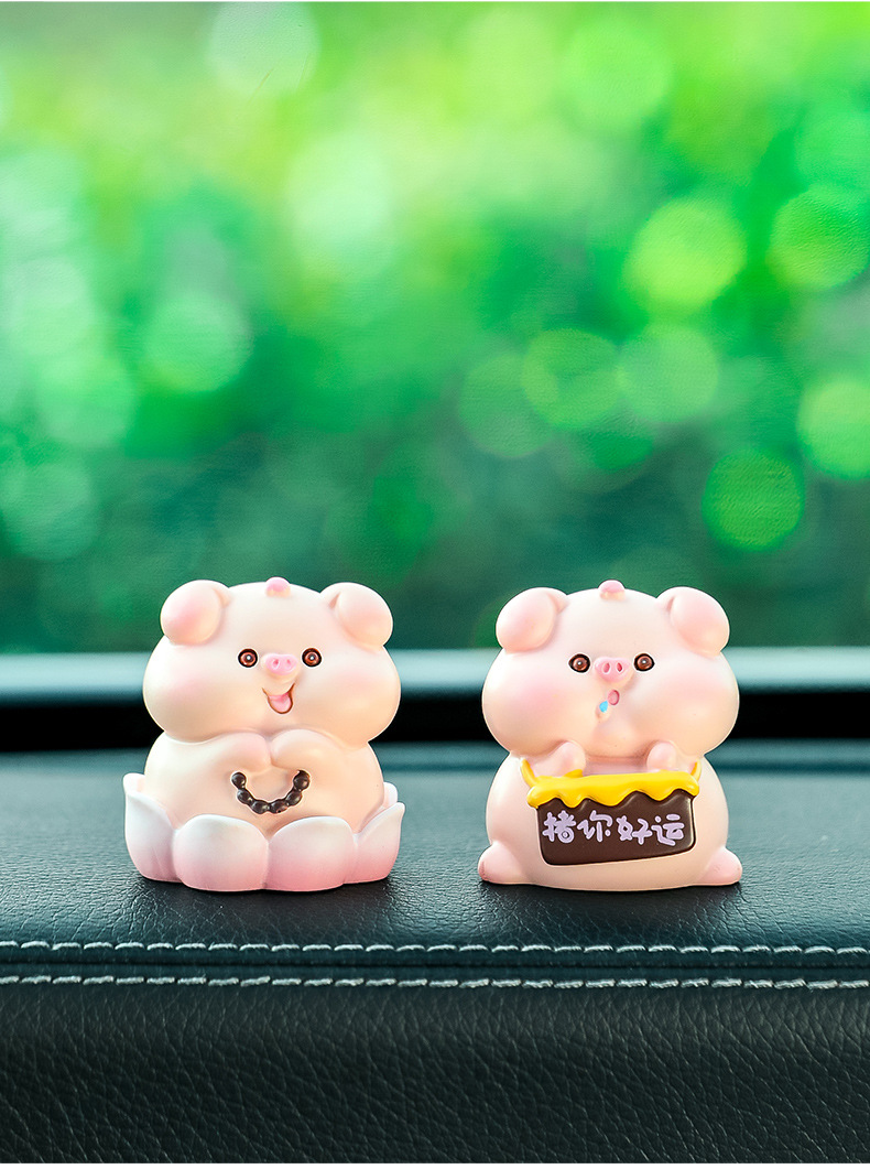 Car Ornaments Little Pig Car-Mounted Creative Cartoon Cute Internet Celebrity Decoration Gift Resin Figurine 2026 New Car Accessories