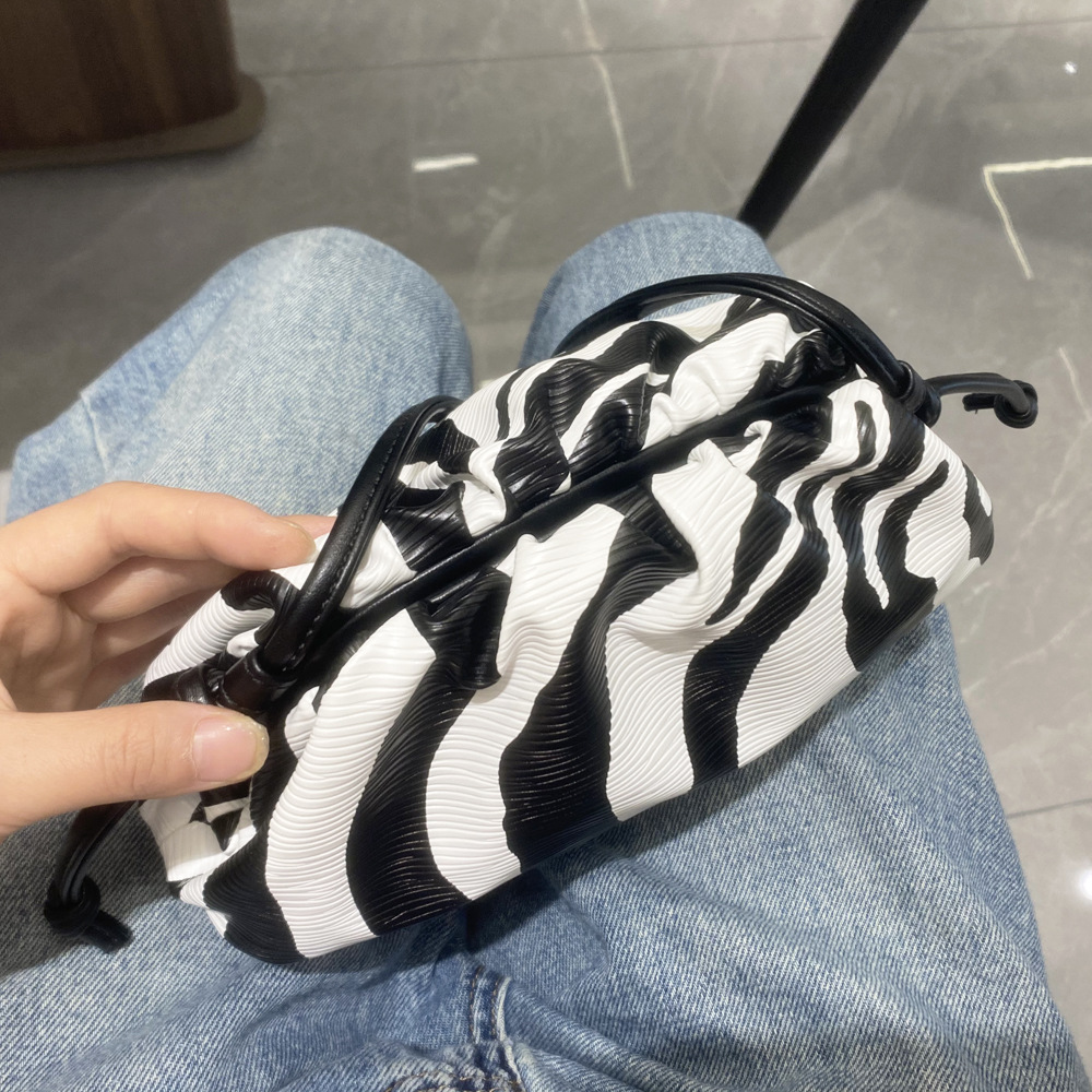 Rayas De Cebra Tamaño Pequeño Cebra Raya Grande Cuero Sintético Cebra Cuadrado Bolsos De Noche display picture 8