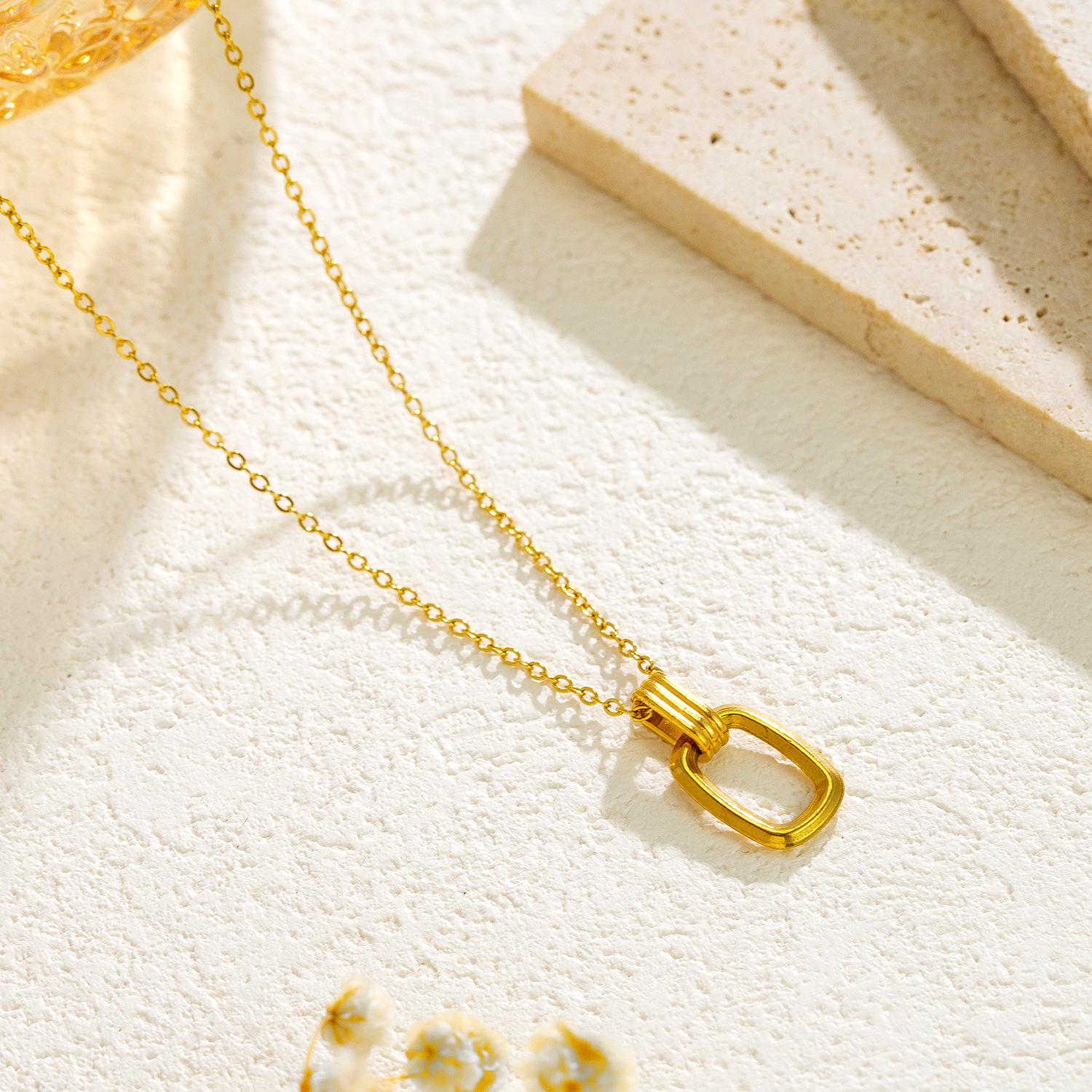 Retro geometric pendant
