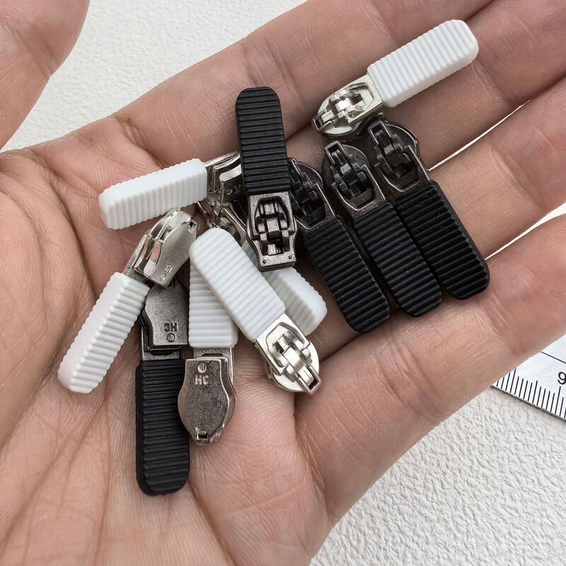 尼龙拉链头 3号尼龙注胶弹簧皮拉头户外运动休闲服装箱包反穿拉头|undefined