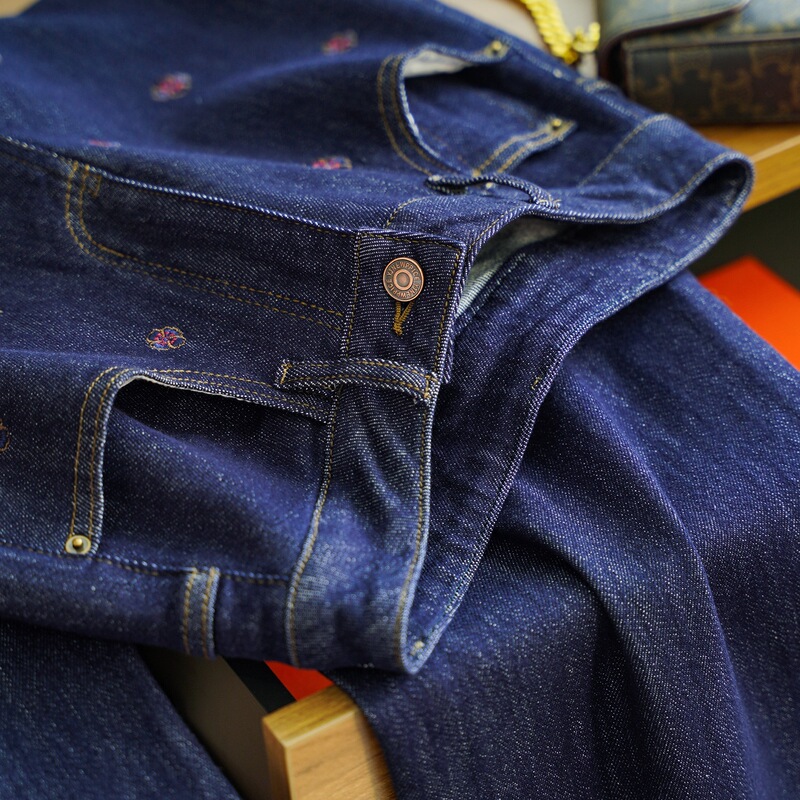 Four-Leaf Clover Embroidered High-Waisted Straight Jeans for Women, Versatile New 0901