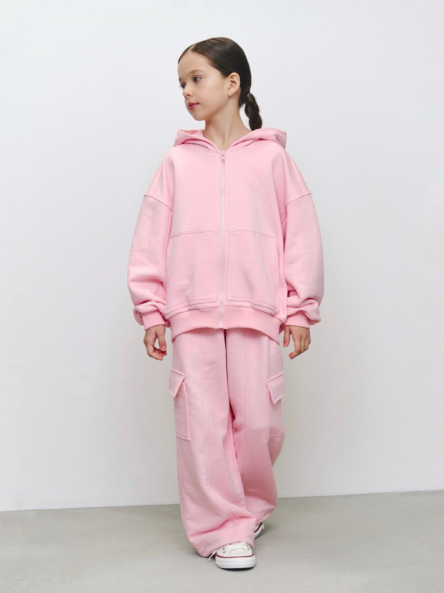 Barnjacka med huva och dragkedja i enfärgad casual stil_voghion.com