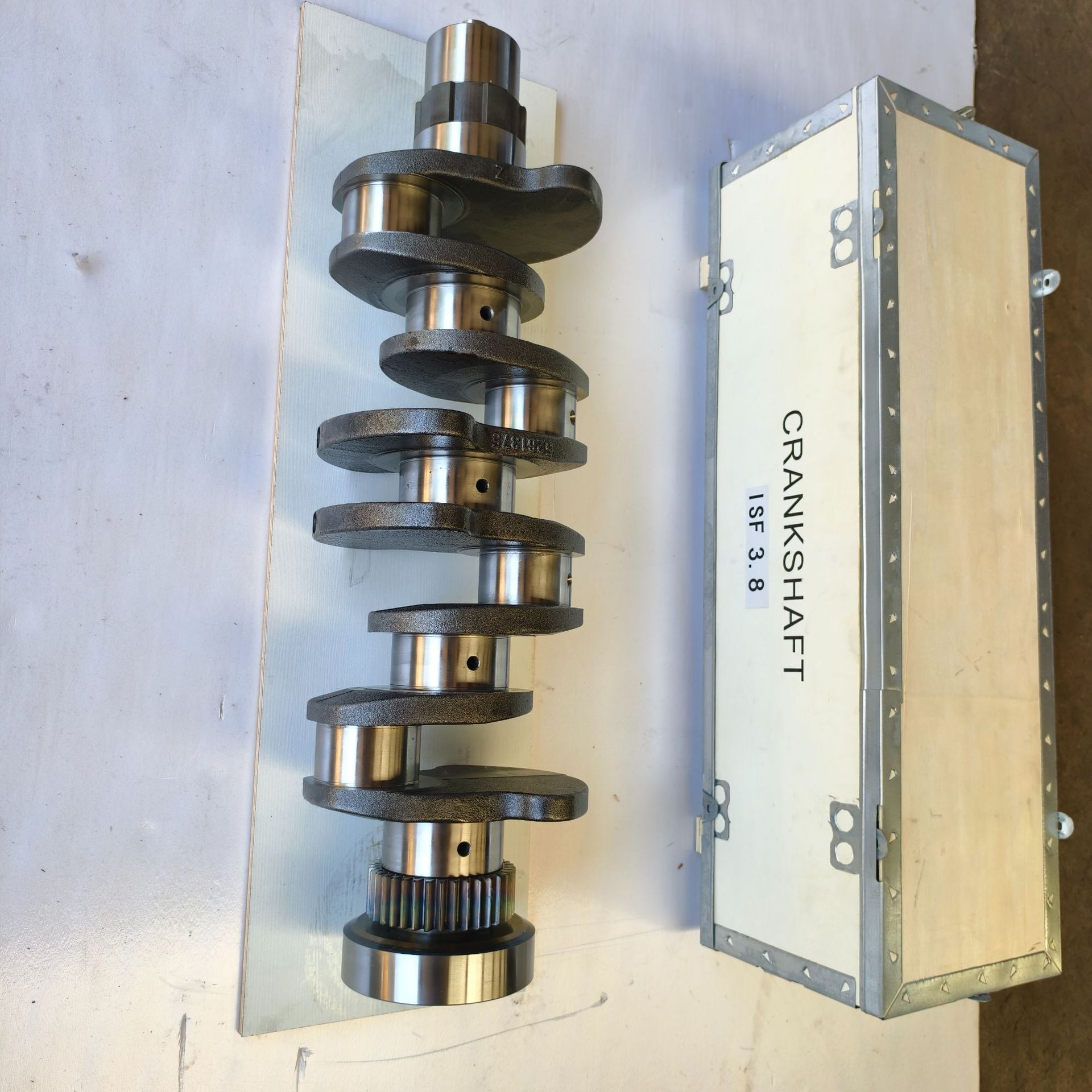 Factory direct wholesale Foton Cummins ISF3.8 engine crankshaft OE: 5261376