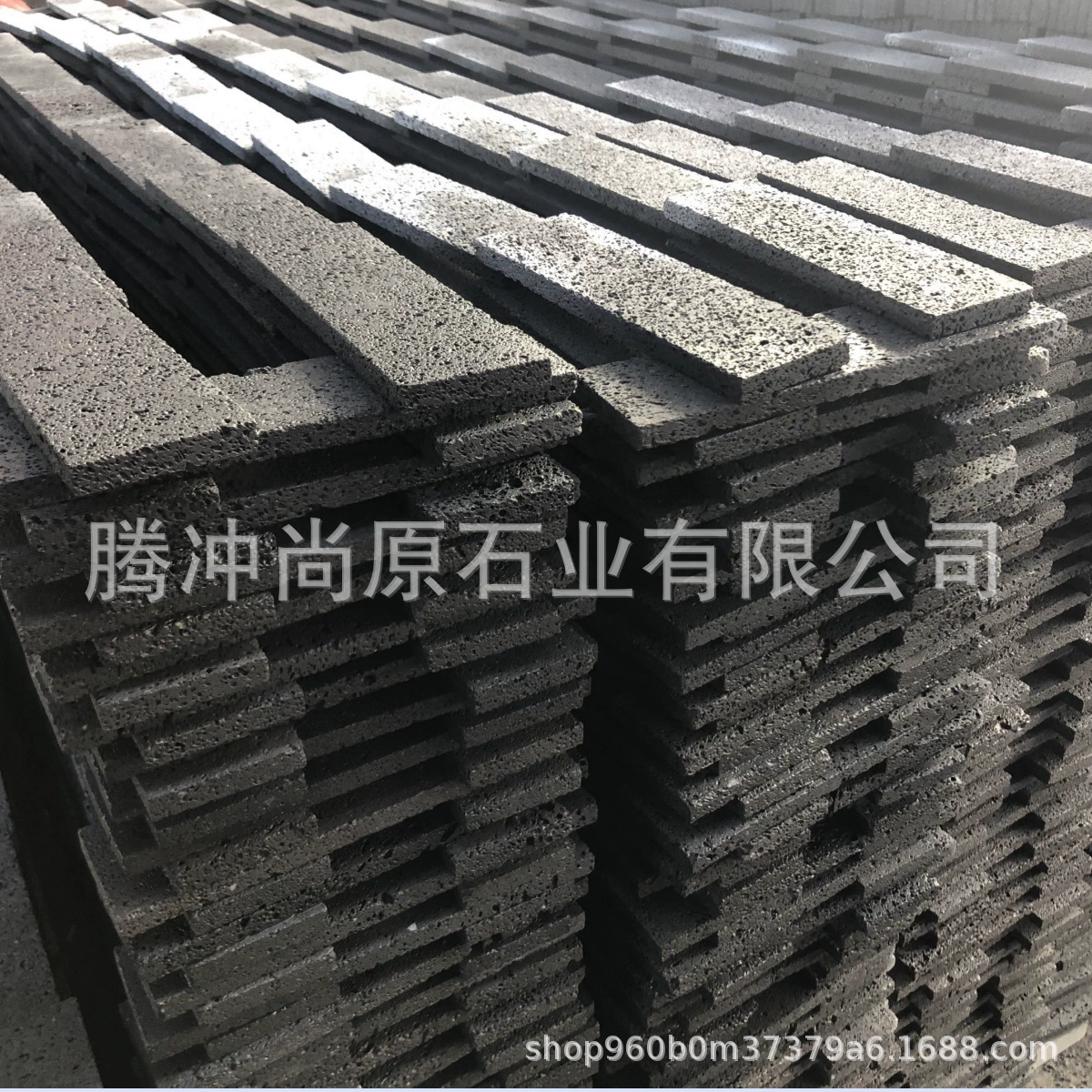 Небольшие плитки из вулканической породы размером 12*60*240 мм для ландшафтных стен, вулканическая порода из Тенчжун, Юньнань.