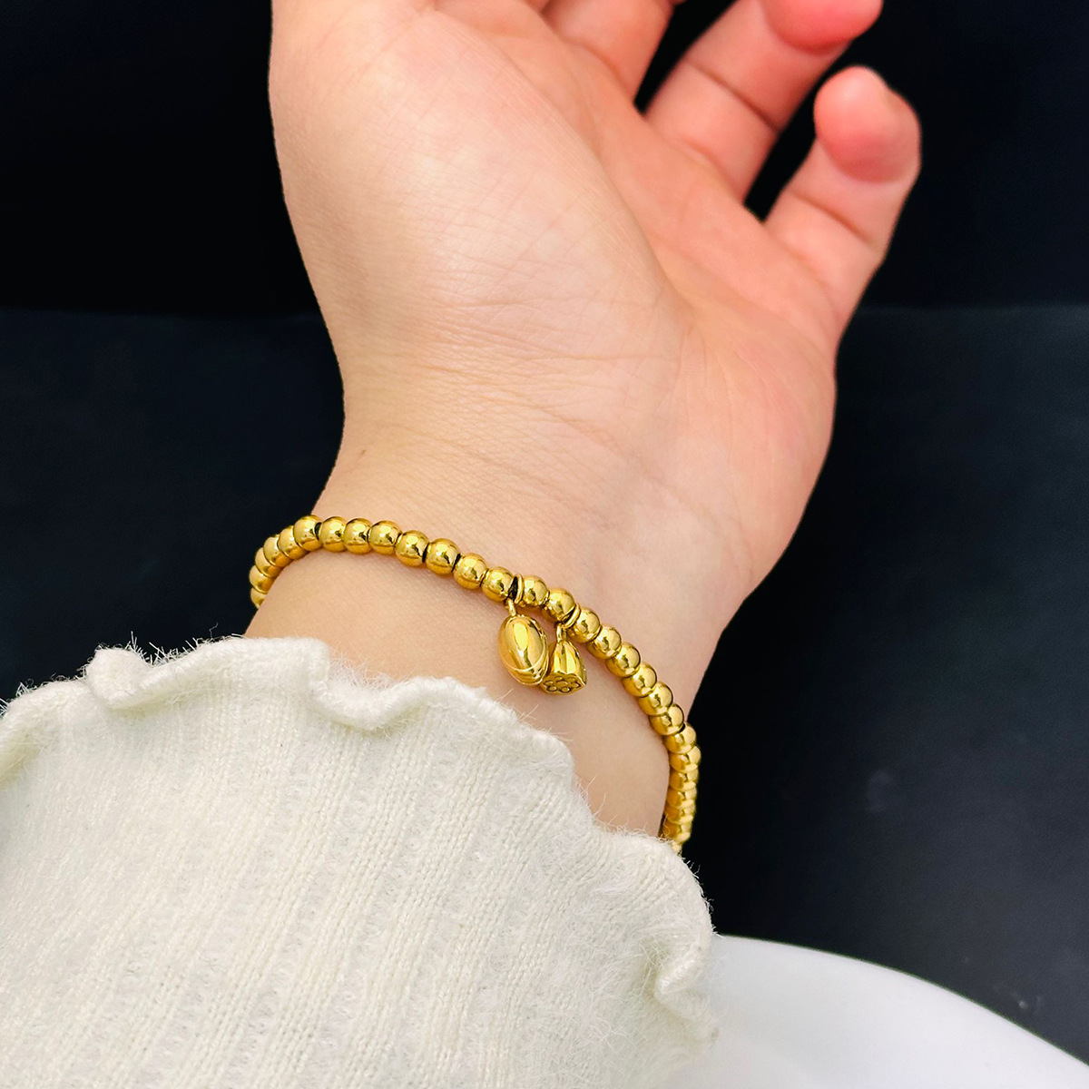 Collar de dos generaciones, conjunto de loto, pulsera, hilo de oreja, cadena de clavícula, personalidad de lujo ligera, accesorios de temperamento de acero de titanio femenino, colgante