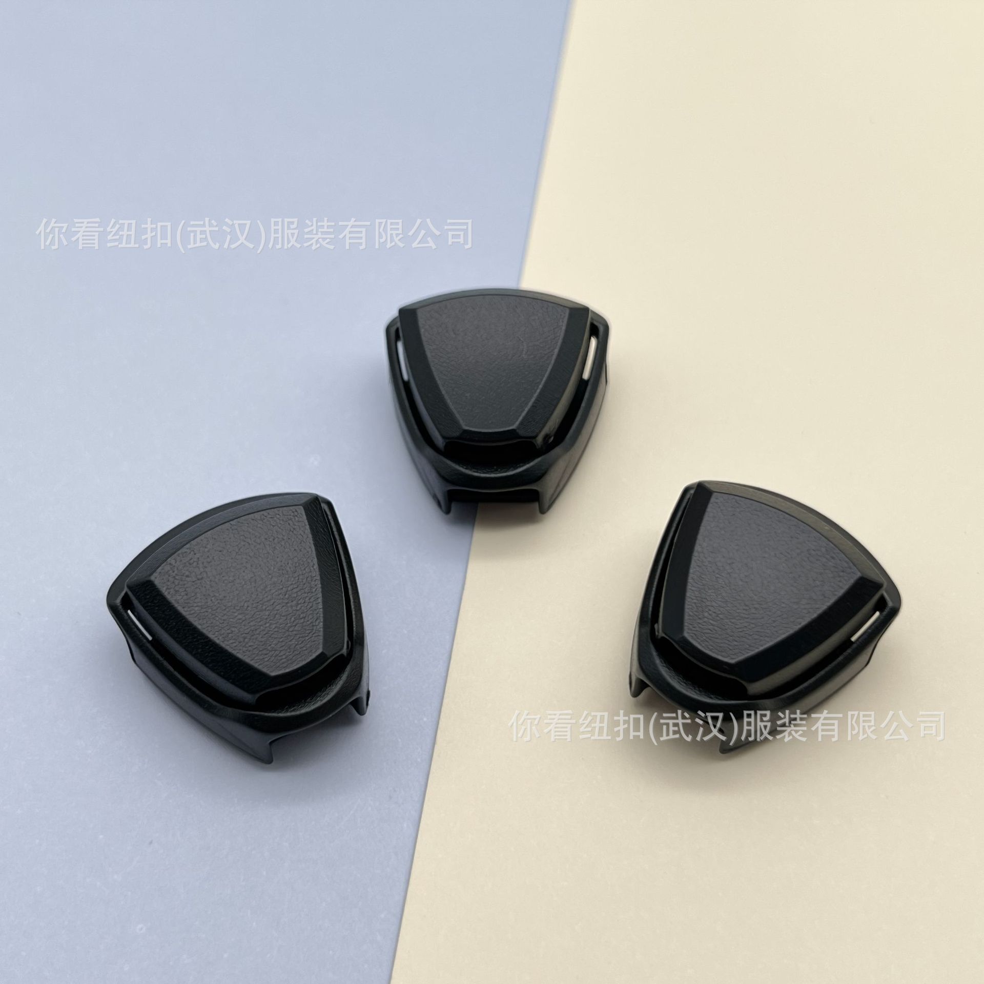 塑料弹簧扣双孔三角形调节钮扣冲锋衣羽绒服收腰调节止绳卡扣子