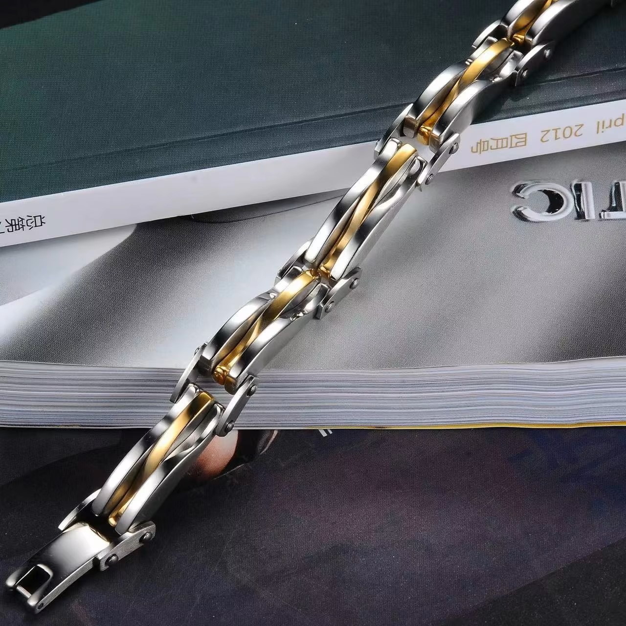 Minimalist Men's Titanium Steel Bracelet With Diamond Texture_voghion.com