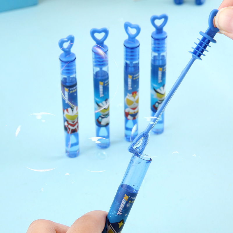 Superman mini amor burbuja barra de agua burbuja no puede soplar una variedad de juguetes para niños al aire libre burbuja de agua