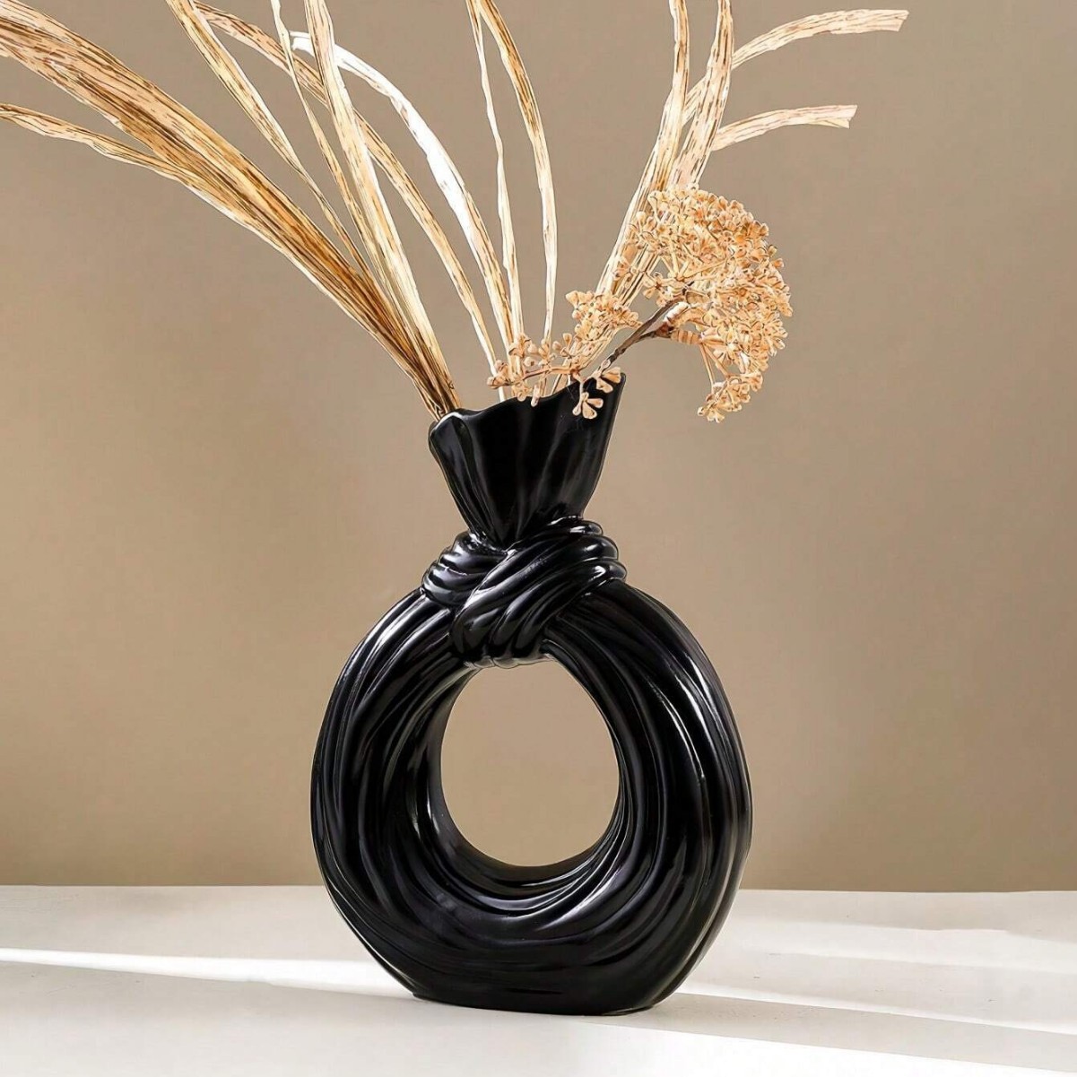 Florero moderno y simple en forma de nudo en forma de círculo, jarrón decorativo de encimera de material de resina disponible en cuatro estaciones