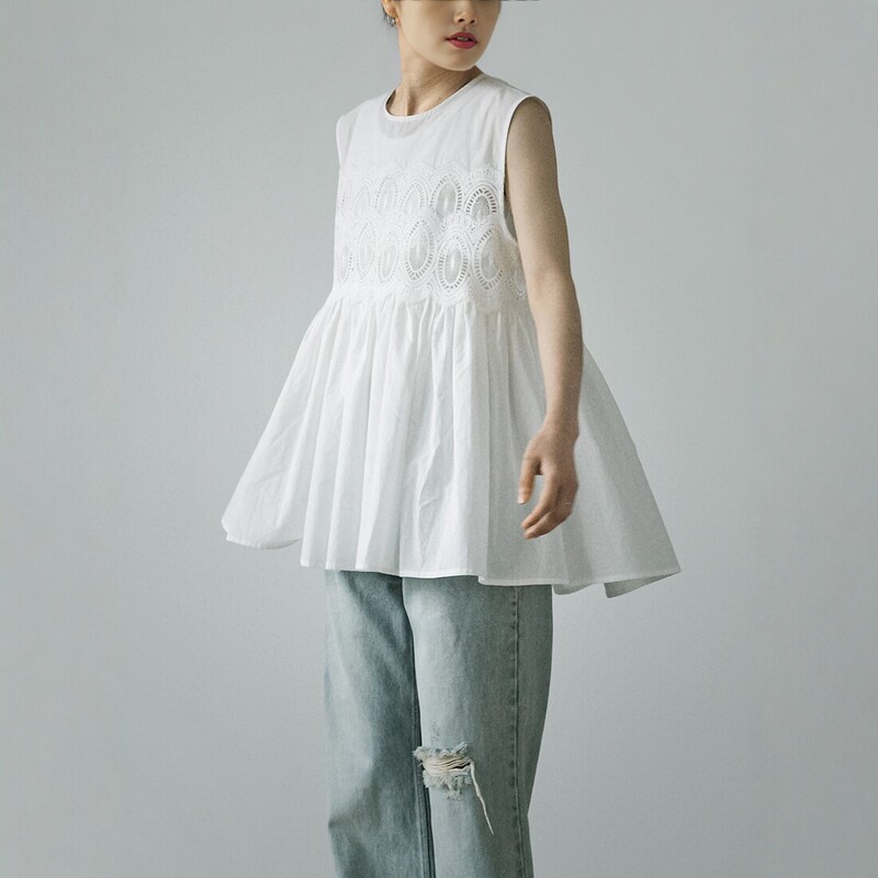 Qianhe's New Japanese-Style Spring and Summer Retro Sleeveless Embroidered Vest for Women, Loose Waist-Cinching White Lace Patchwork Shirt