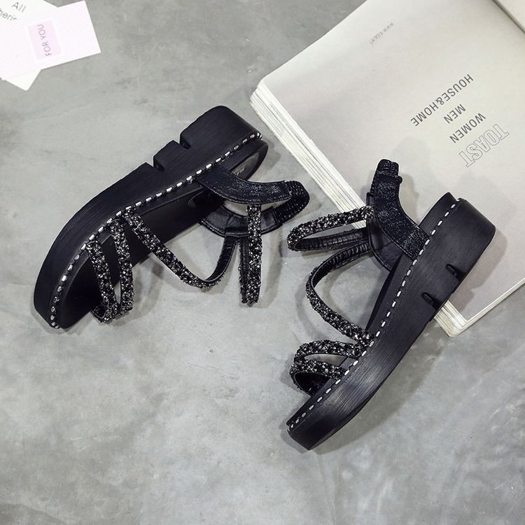 Sandalias para mujeres 2024 verano nuevo estilo coreano muffins de fondo grueso de diamante universal un botón de botón estudiante tacones planos zapatos de mujer