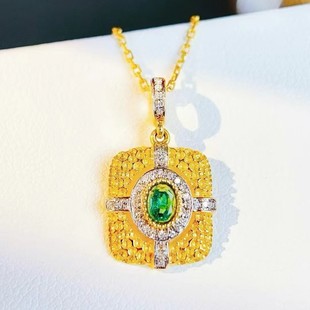Fubei Diamond Jewelry 18K Gold Set with 15 Points Emerald Pendant Diamond Set with 0.93 Grams Total Weight Luxury Jewelry