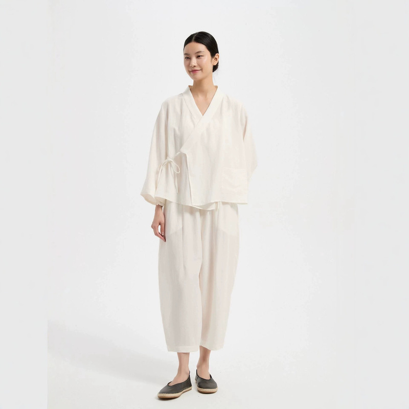 Women's cotton-linen shirt with V-neck and tie, loose-fitting Tencel-linen top, tea attire, new Chinese-style national fashion women's clothing, 30% linen content Women's cotton-linen shirt with V-neck and tie, loose-fitting Tencel-linen top, tea attire, new Chinese-style national fashion women's clothing, 30% linen content