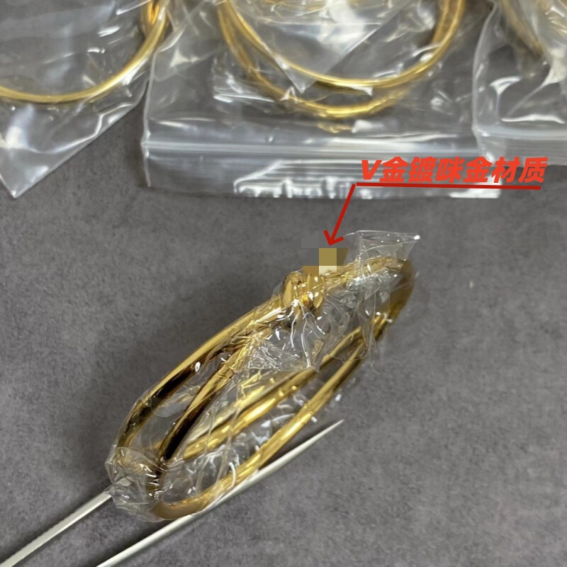 New V-Gold Plated Material Rope Knot Bracelet for Women, V-Gold with Diamonds, Twisted Knot, Exquisite Craftsmanship, Light Luxury Design, Sweet Style New V-Gold Plated Material Rope Knot Bracelet for Women, V-Gold with Diamonds, Twisted Knot, Exquisite Craftsmanship, Light Luxury Design, Sweet Style