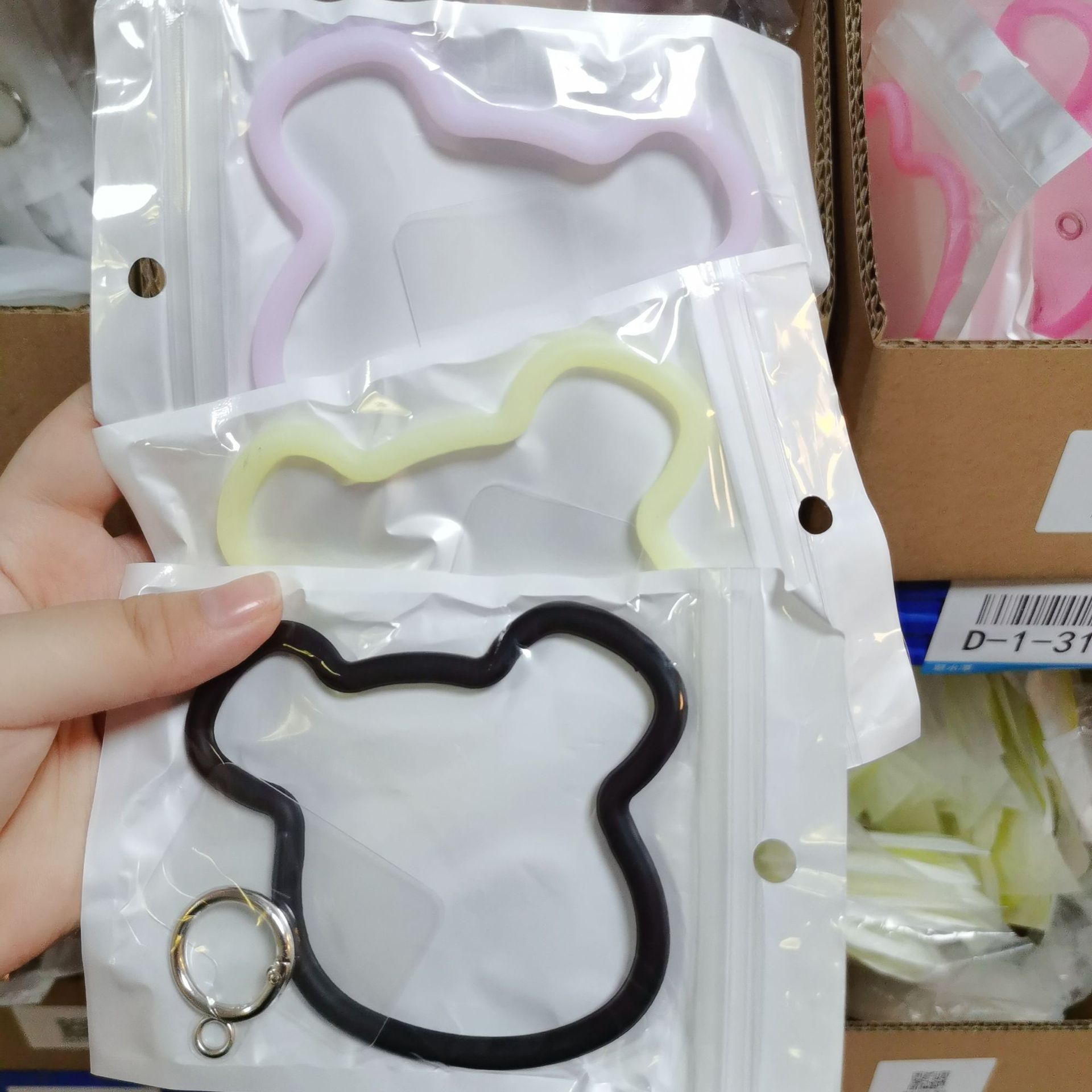 Nuevo nicho Mickey pulsera personalizada teléfono móvil Shell versión universal estilo japonés y coreano ins muñeca oso cabeza Linda correa de mano