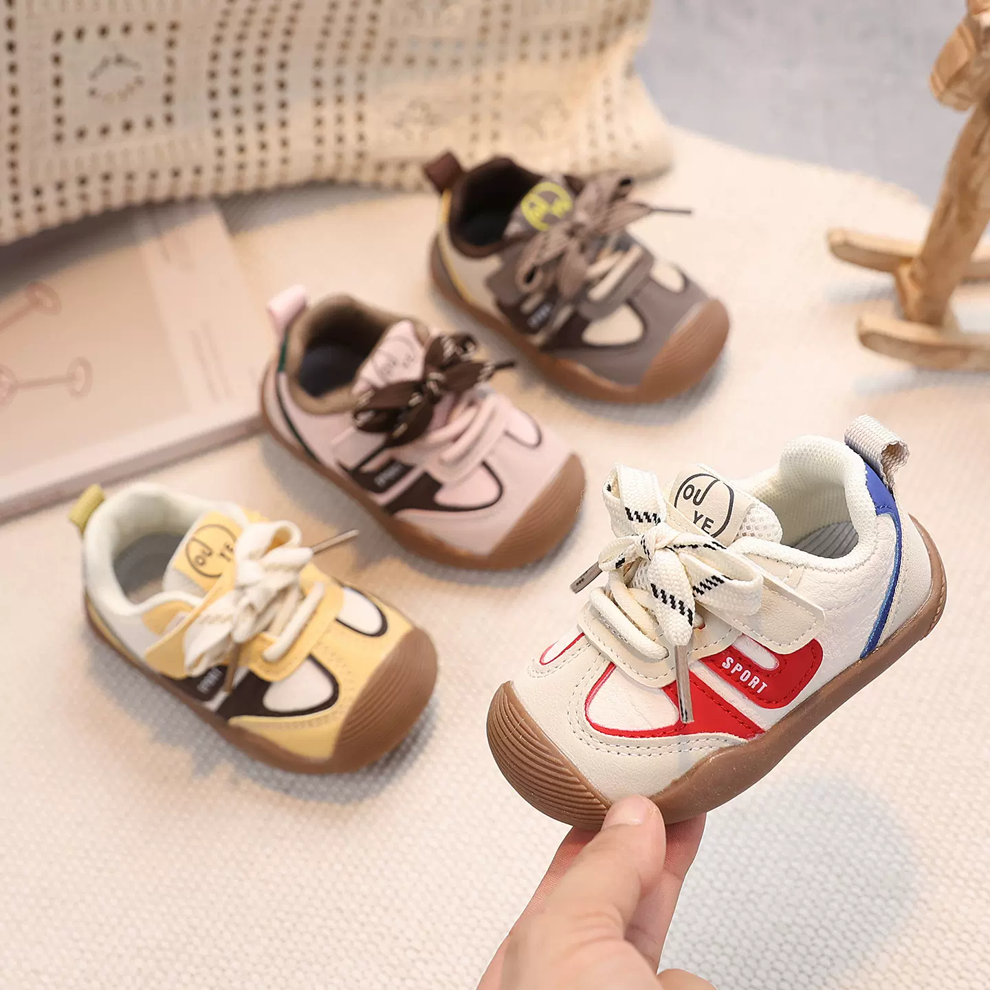 2026春季新款宝宝休闲鞋小童皮面运动鞋包头防踢宝宝软底学步鞋