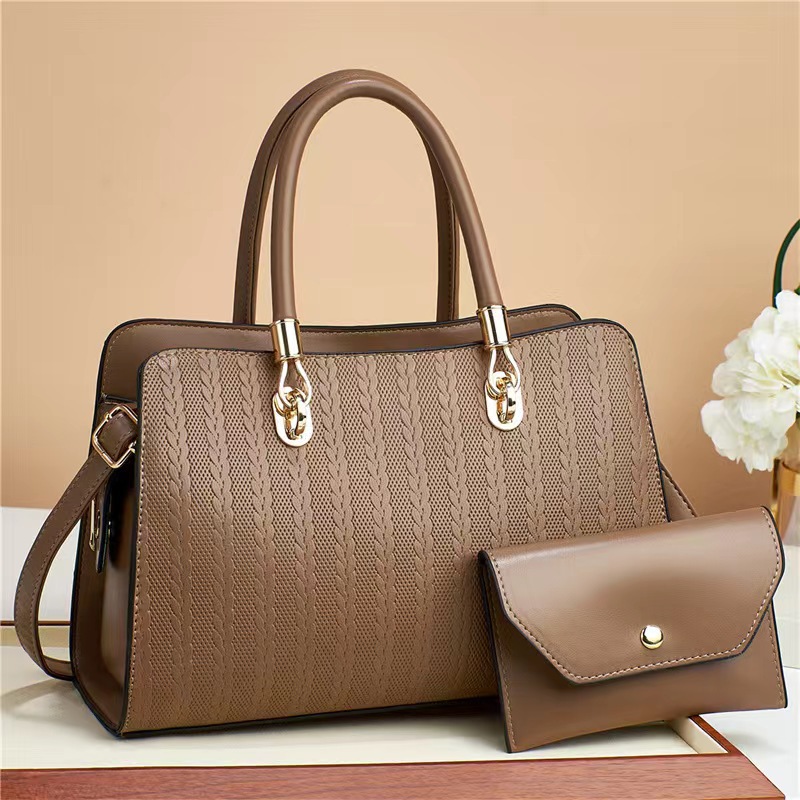 Women's Large Pu Leather Solid Color Vintage Style Classic Style Square Zipper Crossbody Bag display picture 5