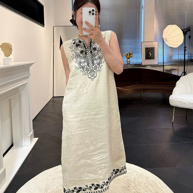 New Spring/Summer Women's Dress: Vintage Mid-Length Sleeveless V-Neck Cotton-Linen Dress with Intricate Embroidery New Spring/Summer Women's Dress: Vintage Mid-Length Sleeveless V-Neck Cotton-Linen Dress with Intricate Embroidery