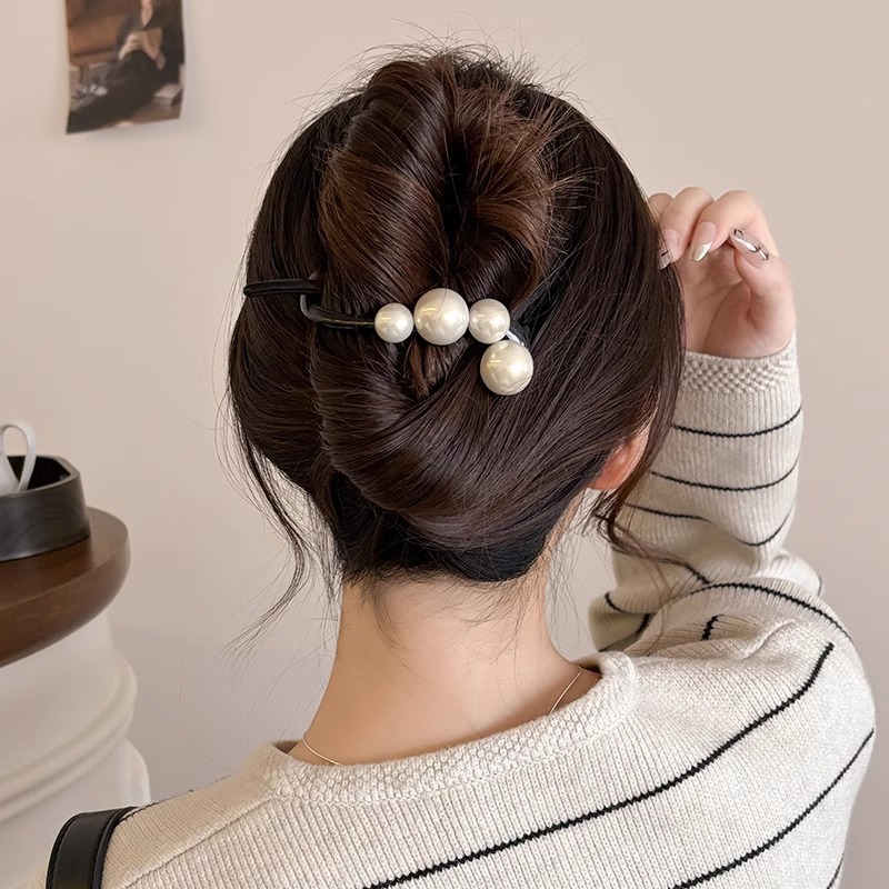Otoño y invierno simple perla una abrazadera para el cabello torcida abrazadera para el cabello de la cabeza posterior de alta sensación abrazadera para el cabello