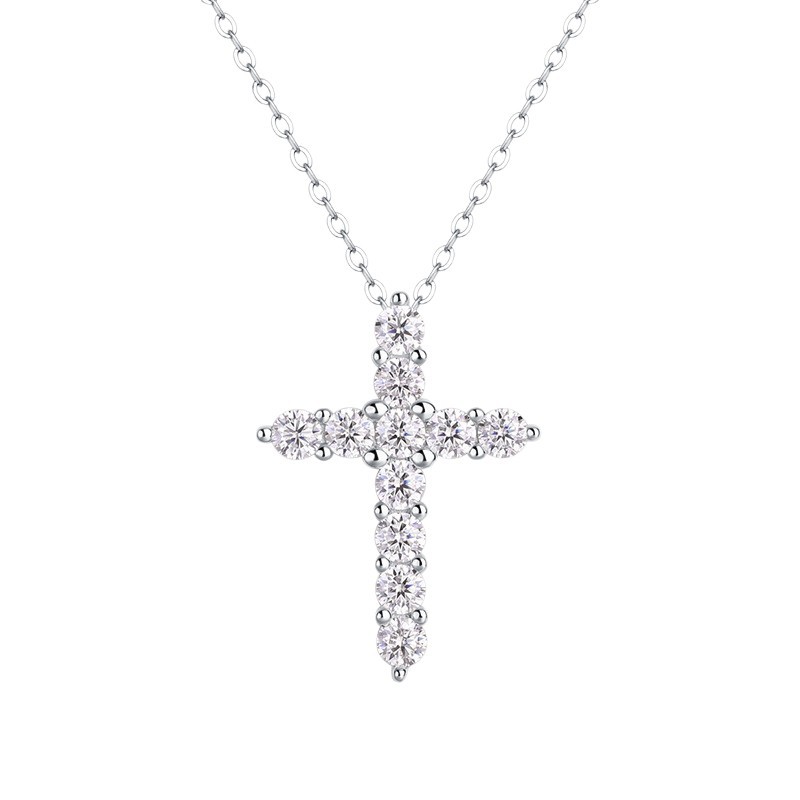 Temperamento de moda, lujo ligero S925, collar de fe de plata, cruz femenina que no se desvanece, cadena de clavícula de moissanita al por mayor