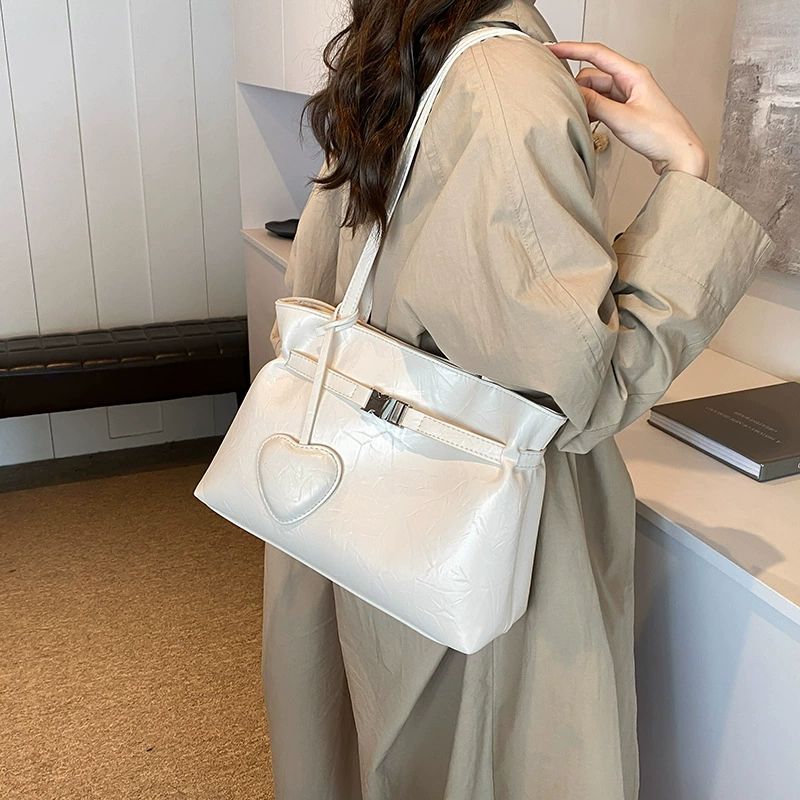 Fashionable shoulder bag