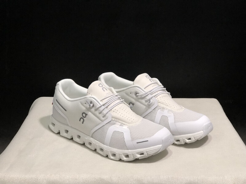 On昂走Cloud x 5アウトドアクッションネットランニングトレーニング男女カップルスポーツランニングシューズ|undefined
