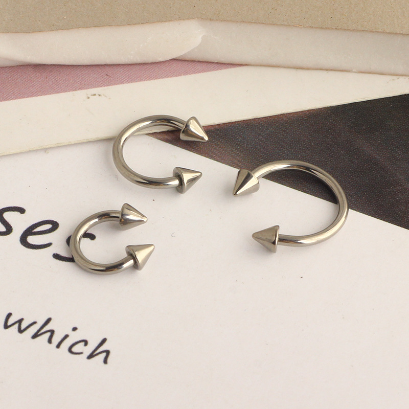 Pointed titanium steel lip stud product view