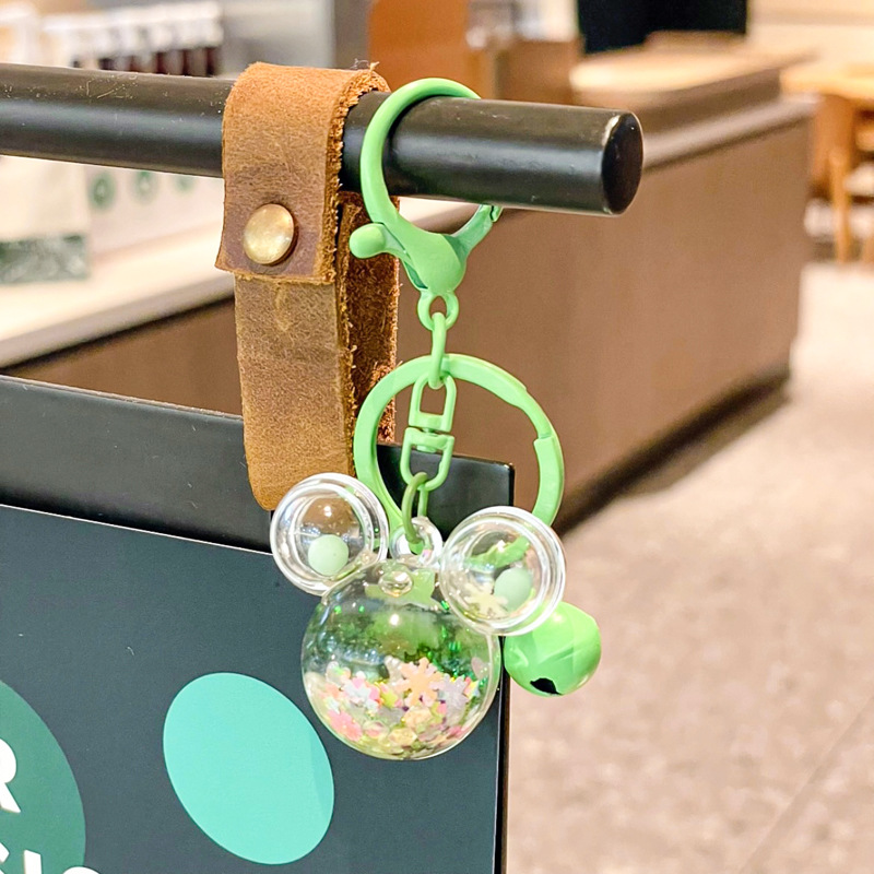 Caricatura en aceite líquido arena flotante botella mochila llavero delicado colgante accesorios accesorios máquina de muñecas pequeños regalos al por mayor