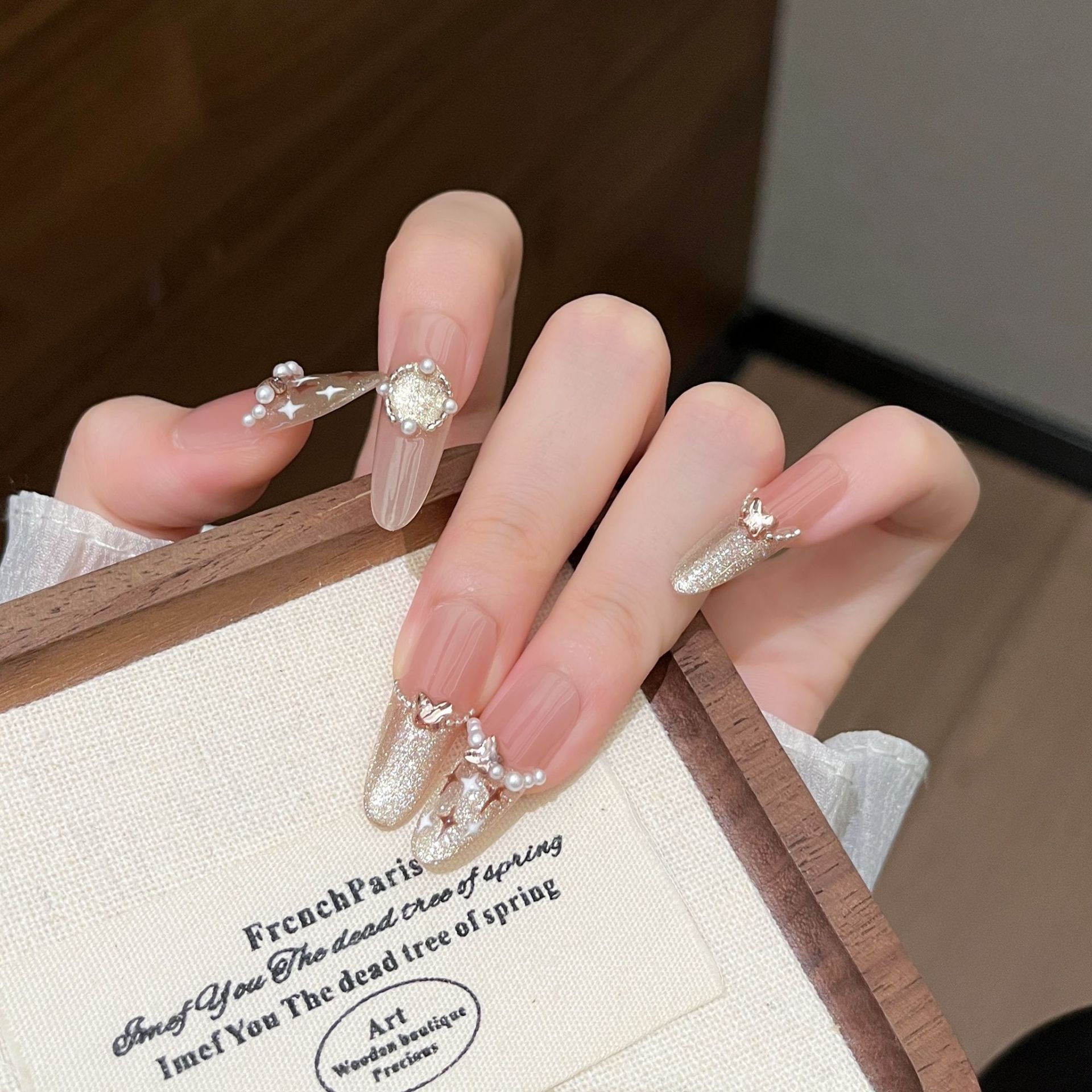 Otoño y invierno pequeño viento de fragancia manicure elíptico medio desgaste manicure parche de manicure al por mayor manufacturero de productos terminados manicure parche de manicure a mano