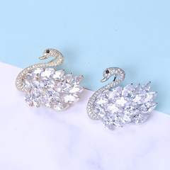 水晶天鵝胸針歐美時尚氣質大衣服飾別針微鑲鋯石動物胸花廠家批發