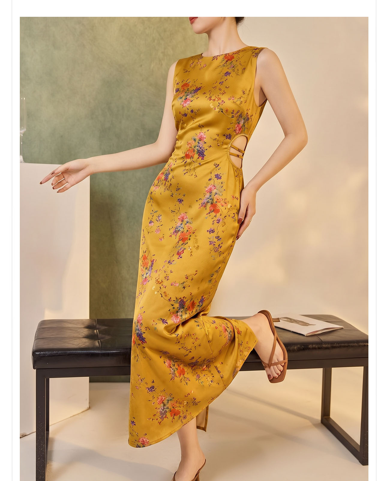 Sườn xám satin in hoa thắt lưng mạ vàng chạm rỗng — màu vàng chi tiết 5