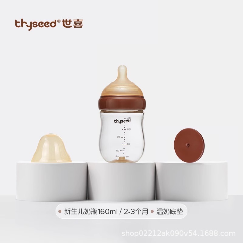 世喜の赤ちゃんはコップを飲みます。ミルクを飲みます。|undefined