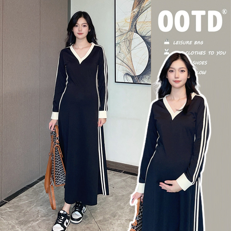 Xue Meifu Maternity Dress Early Autumn French Style High-end Niche Deep VTemperament Slimming Dress