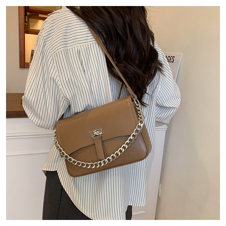 Mujeres PU Color Sólido Estilo Clásico Cuadrado Hebilla Magnética Bolso Bolso Bandolera display picture 2