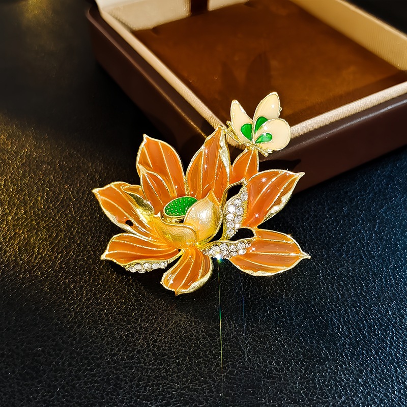 Retro Fashion Enamel Butterfly Lotus Brooch for Women, High-End and Elegant, Plant-Themed Brooch, Suitable for Cheongsam and Hanfu Accessories