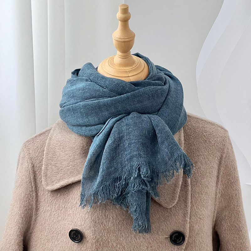 Otoño y invierno bufandas de mujer nuevo ocio versátil color sólido transpirable borde de lana gruesa bufandas cálidas bufandas de seda al por mayor