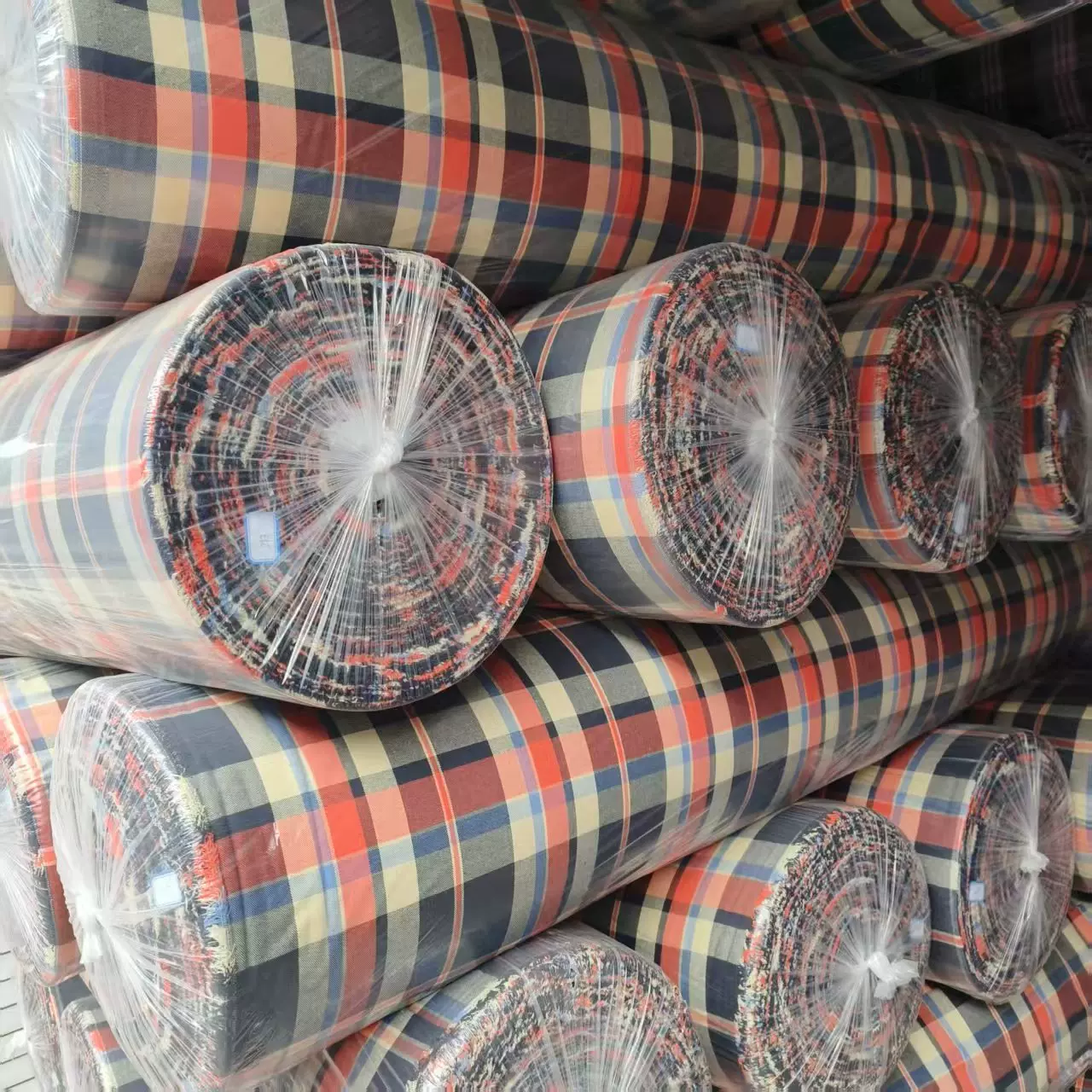 180克涤棉格子面料  格子布  磨毛 拉绒 衬衫 面料 格子布料