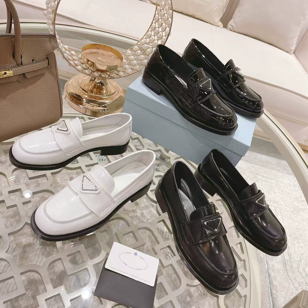 Кожаная обувь с толстым дном треугольника Lefu женская Европа и США весна и лето 2025 новая мода повседневная одиночная обувь