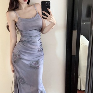Tie dyed suspender purple dress with pleated buttocks and long skirt