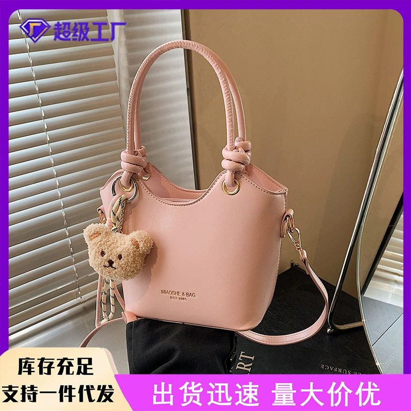 Модная и стильная сумка-ведро для женщин 2025, новая весенне-летняя мода, универсальная сумка через плечо для повседневного использования.