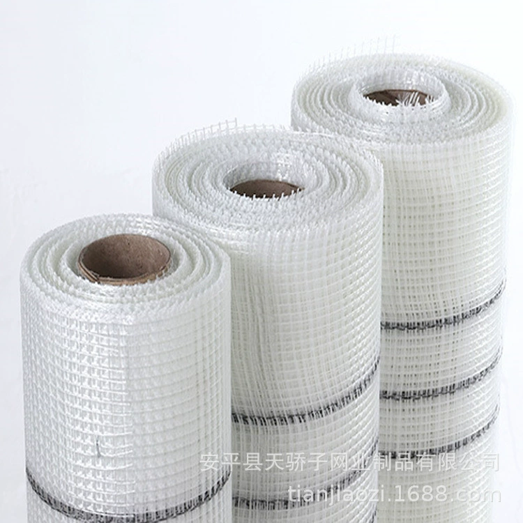 Изолирующая сетка для отделки зданий, внутренних и наружных стен, из стекловолокна, с отверстиями для предотвращения трещин.