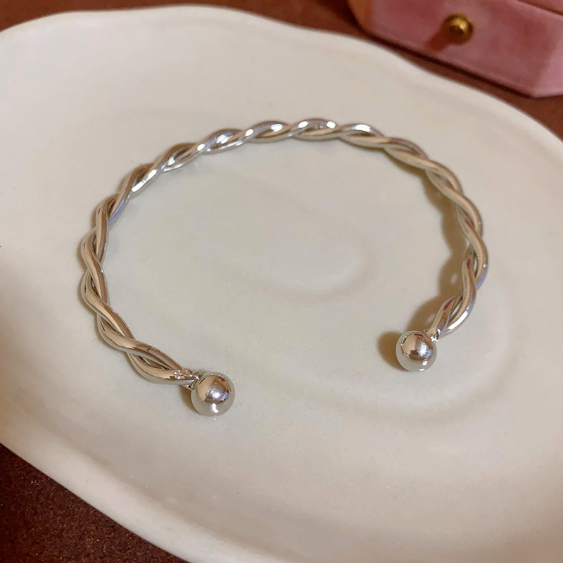 冷たい風のシンプルな金属の格子縞のブレスレット欧米の越境する新型の手環の小さい大衆のファッションの高級感の手飾りの卸売り|undefined
