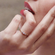 欧美中东新款简约流行素圈指环镶嵌白色锆石戒指日常百搭女式戒指