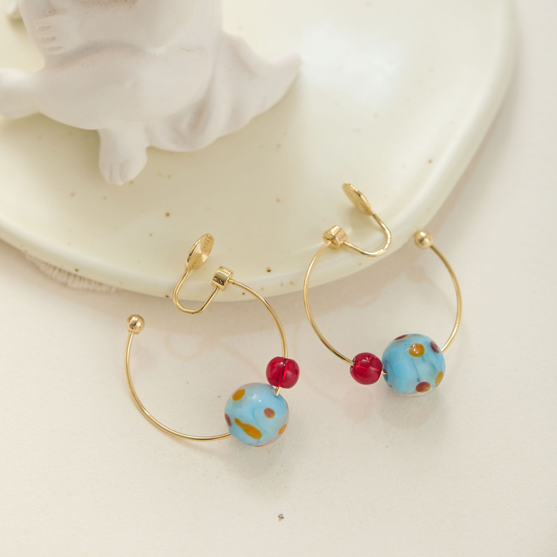 复古港风彩球耳圈2025女新款爆款耳环时尚小众百搭耳饰蚊香盘耳夹
